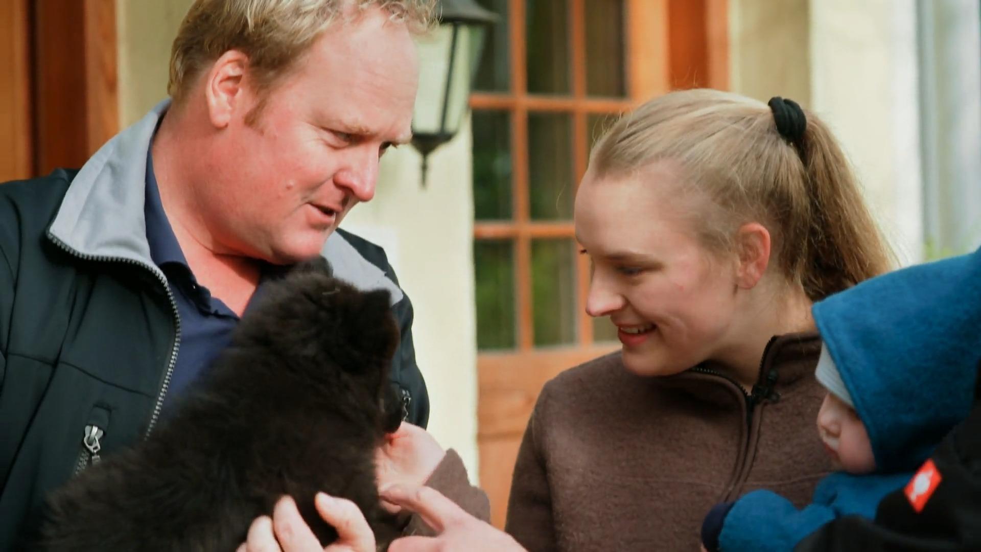 Welpe Emil zieht heute aus