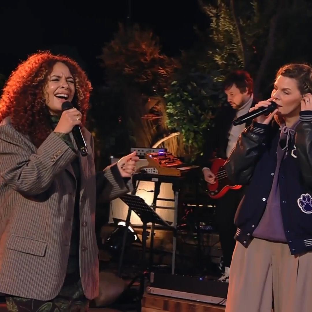 Duett: Eva Briegel und Joy Denalane
