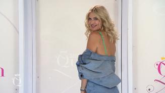 Laura haut mit ihrem Look alle um