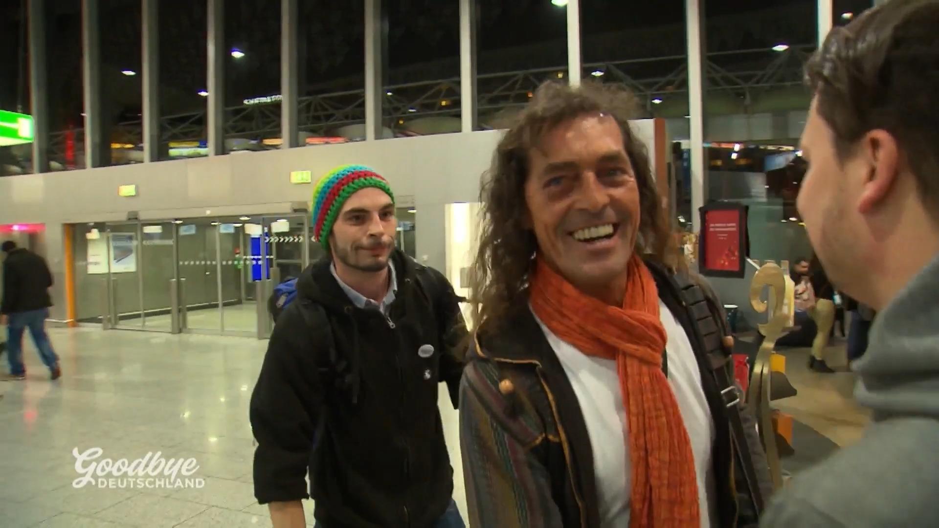 Marian wandert mit Bruder Aaron aus