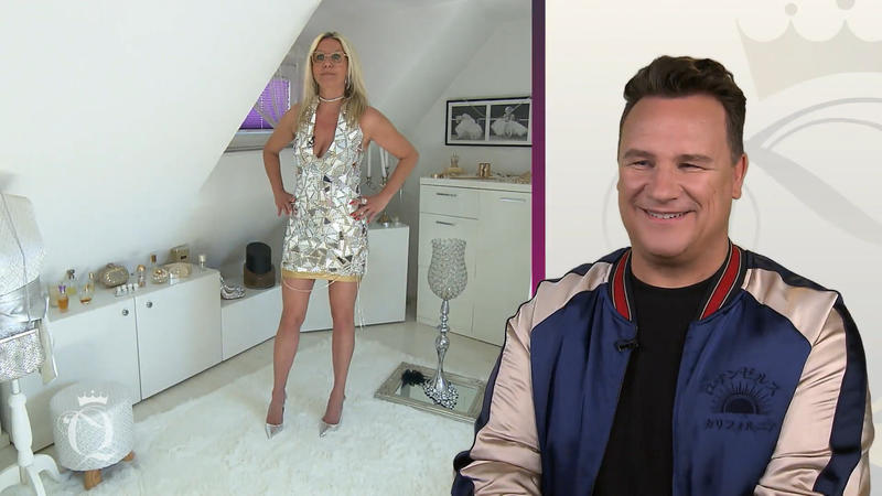 Martina liebt Schuhe und auffällige Outfits
