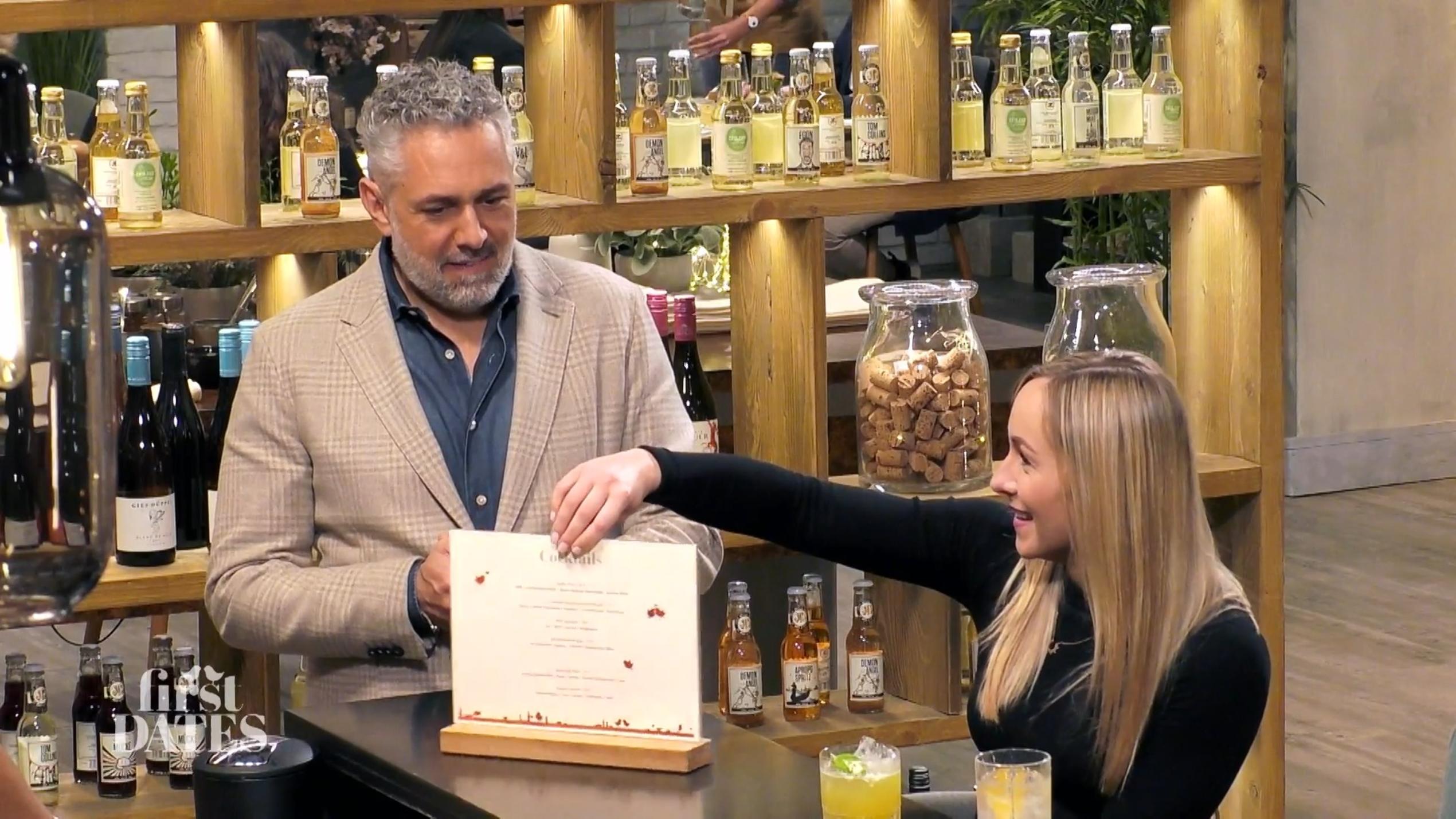 First Dates: Noch vor dem Essen kommt es zum ersten Kuss
