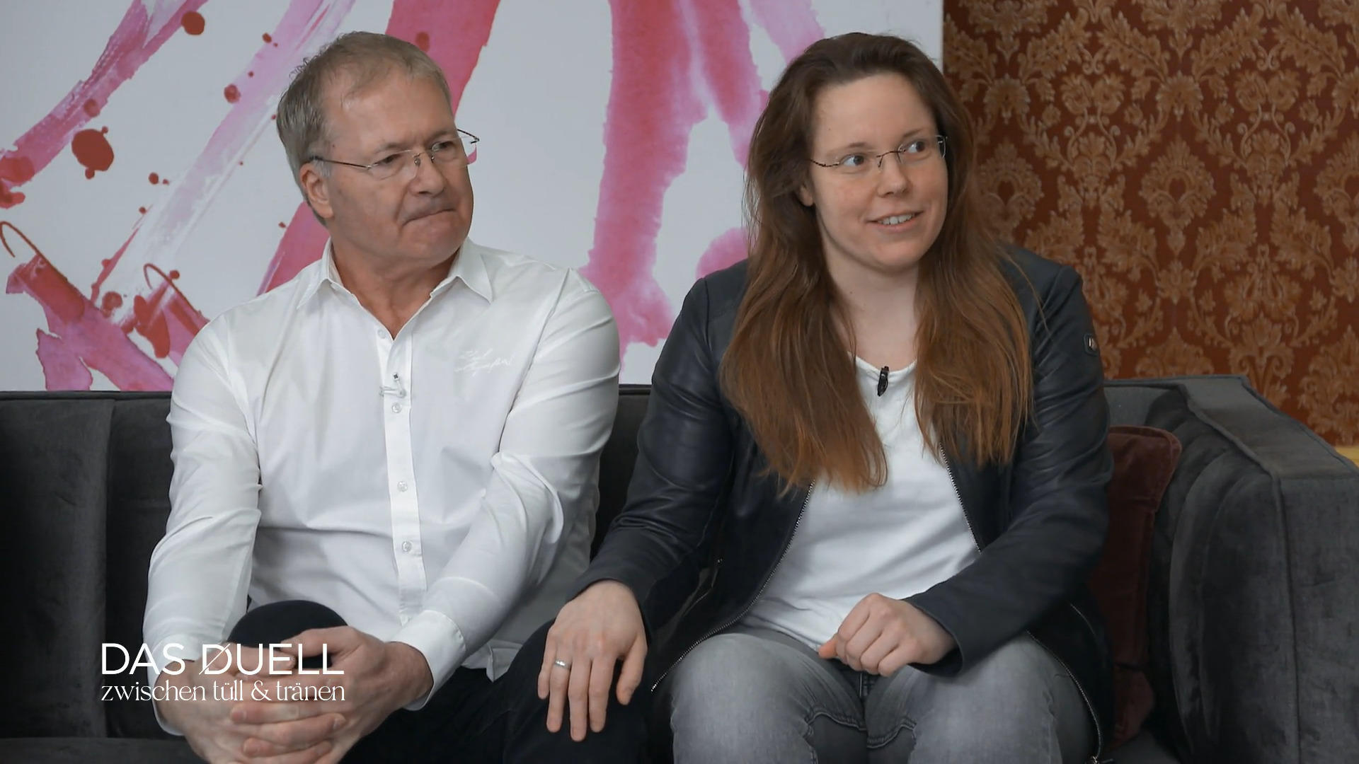Braut Lara und ihr Verlobter treffen die Ausstatterinnen