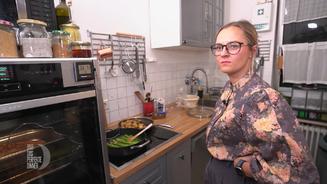 Joanna kämpft mit dem streikenden Herd