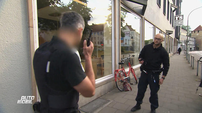 Alkoholisierter Radfahrer fährt gegen PKW