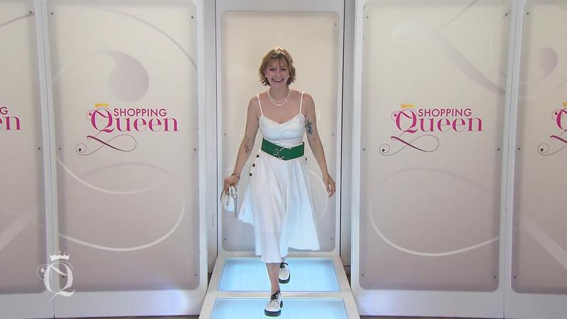 Marleen im weißen Sommerkleid