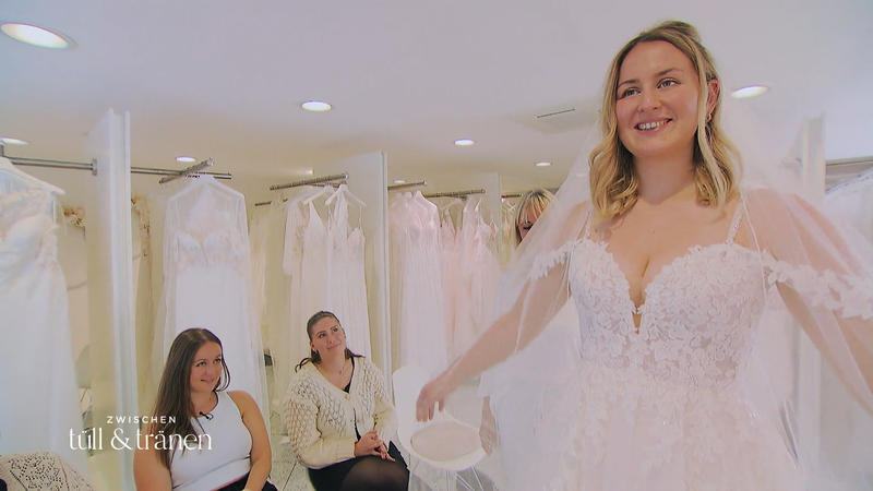 Luisa hat ihr Traumkleid gefunden