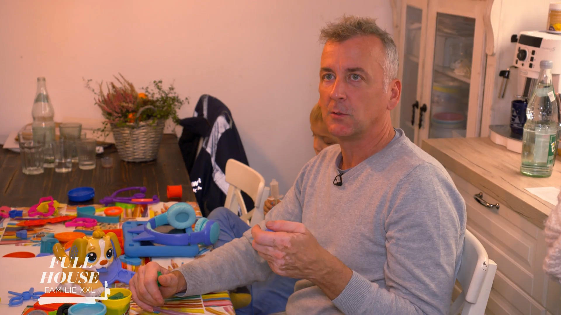 Papa Jordan hat alle Hände voll zu tun