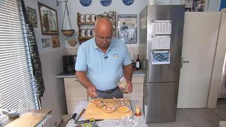 Felix serviert Fisch zum Dessert