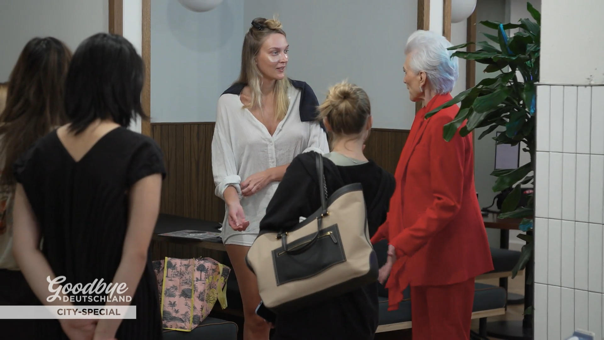 Victoria soll mit Maye Musk vor der Kamera stehen