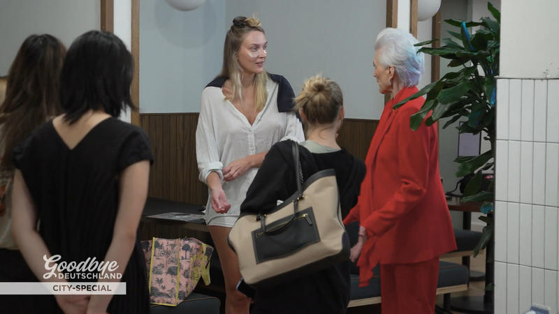 Victoria soll mit Maye Musk vor der Kamera stehen