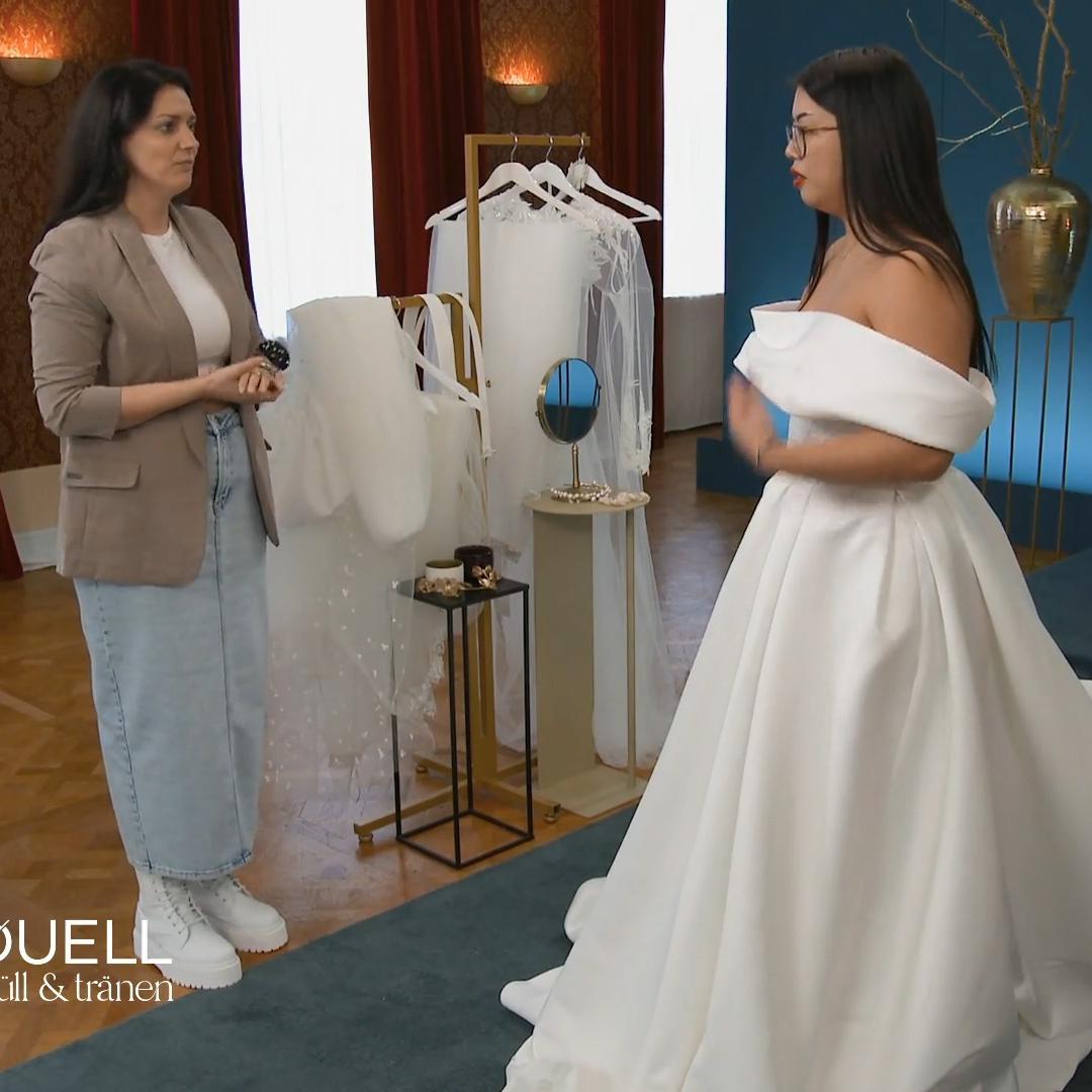 Vanessa fühlt sich in der cleanen Prinzessin richtig wohl Vanessa fühlt sich in der cleanen Prinzessin richtig wohl