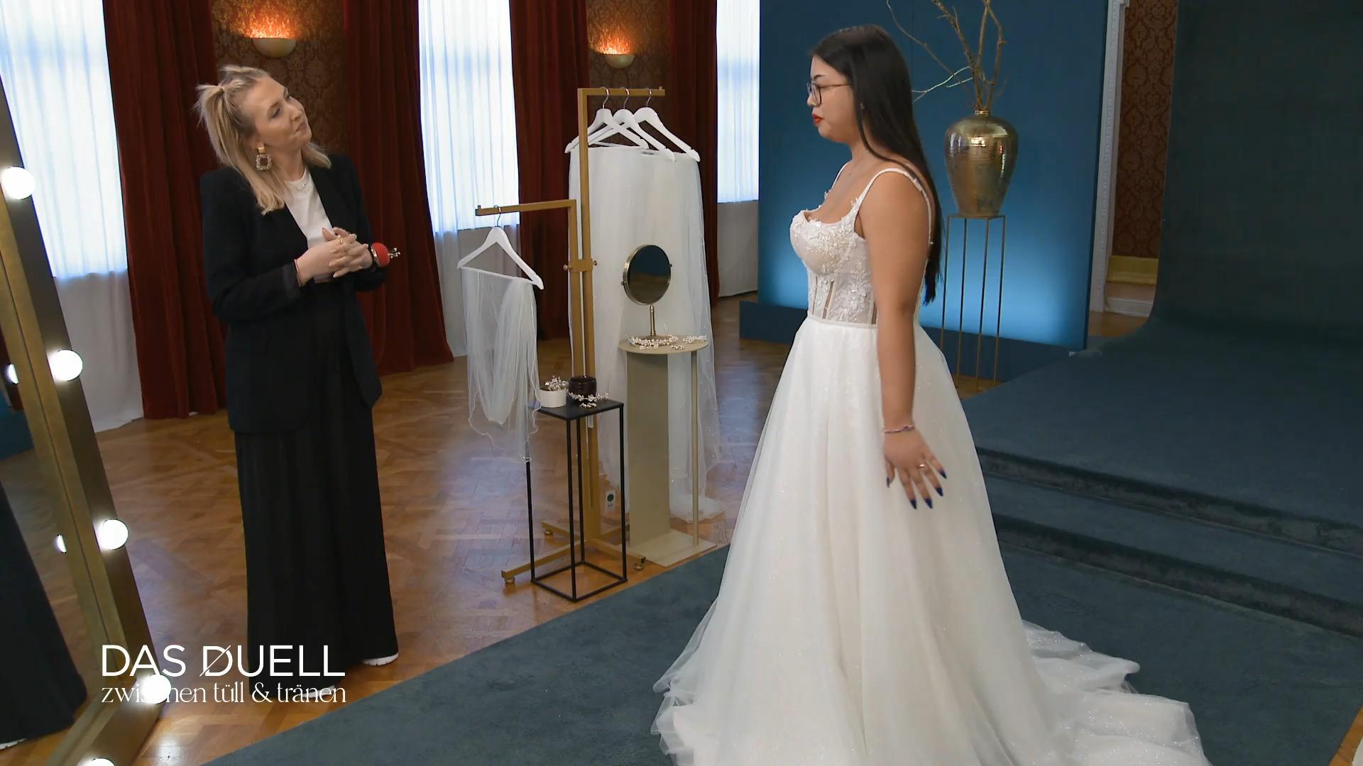 Vanessa im Glitzerkleid Vanessa im Glitzerkleid