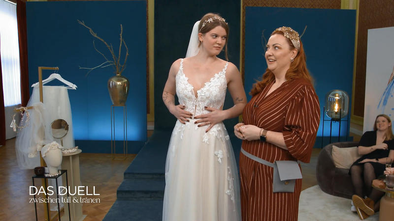 Zu schmaler Rock - Janas erstes Kleid ist raus