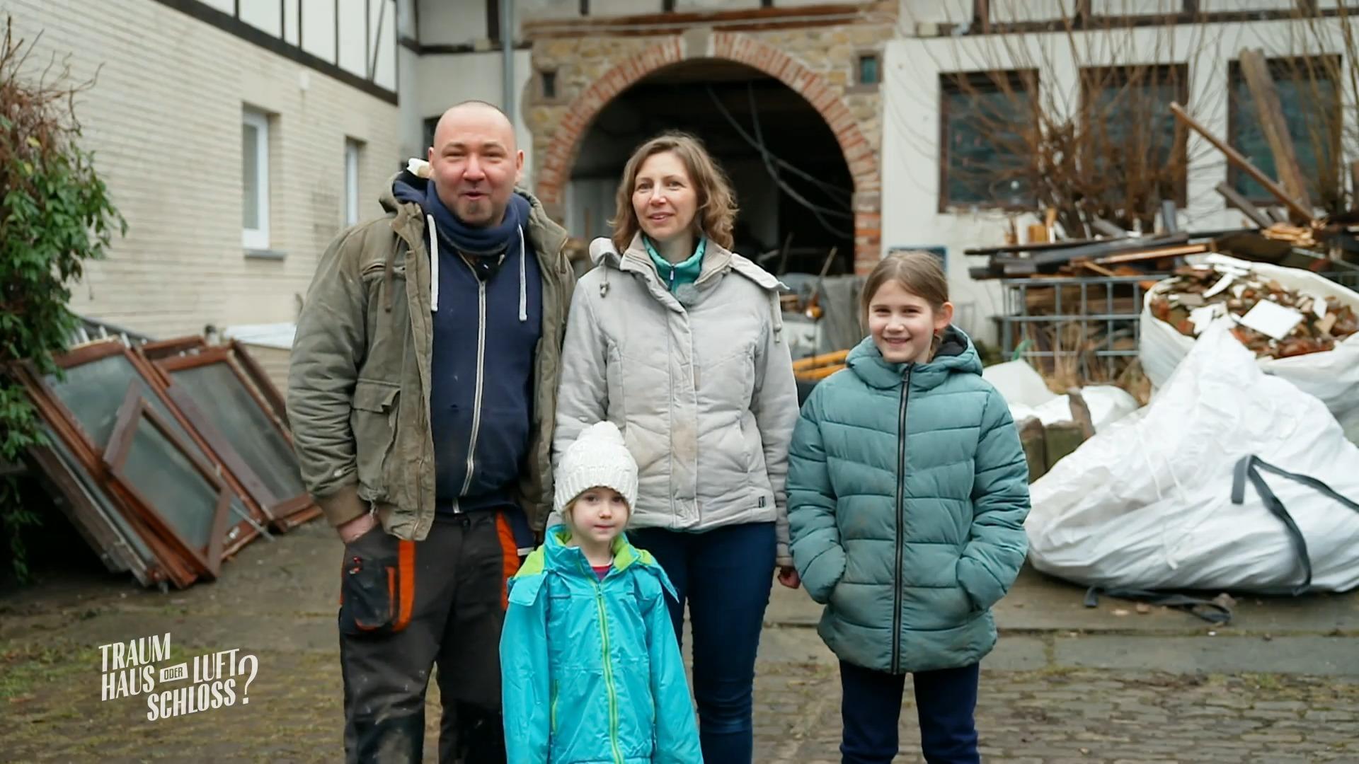 Familie lebt auf der Drakenburg