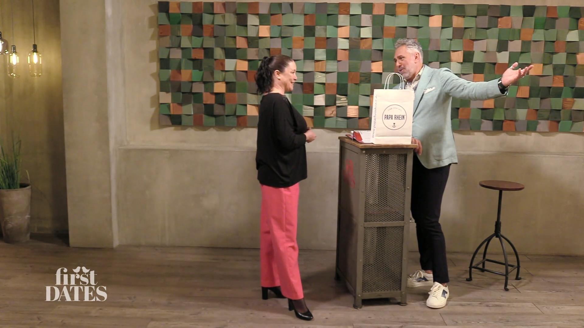 Restaurantleiterin sucht bei ihm ihren Mr. Right