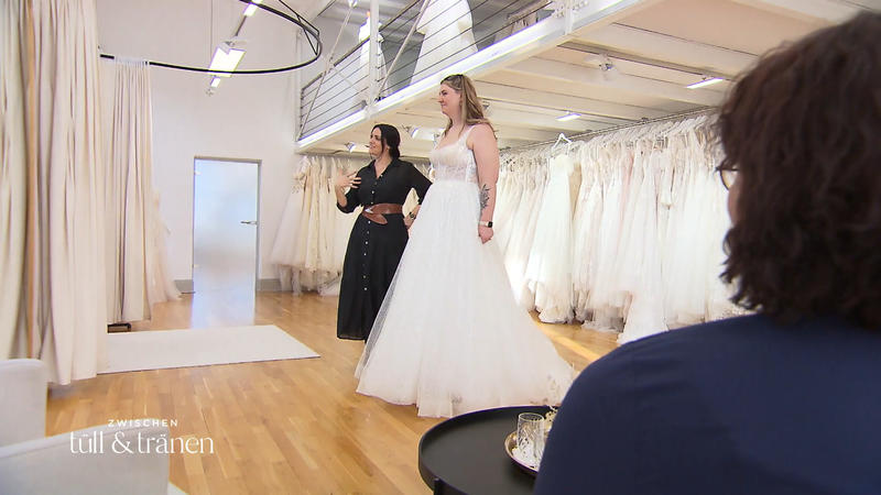 Braut Anna muss ihr Traumkleid vergessen