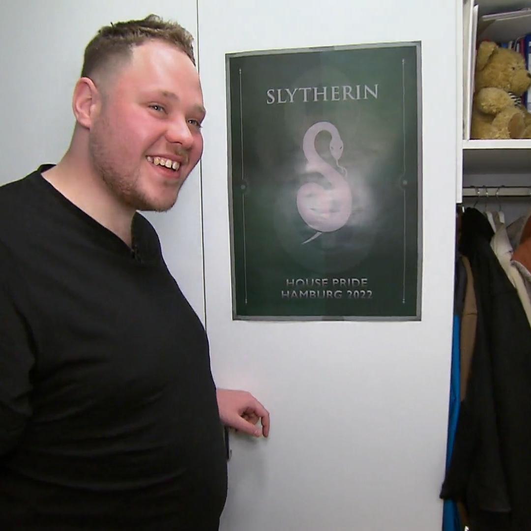 Nils hat Angst, den Schrank zu öffnen