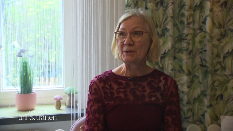 Sieglinde sucht ein Kleid für ihren 45. Hochzeitstag