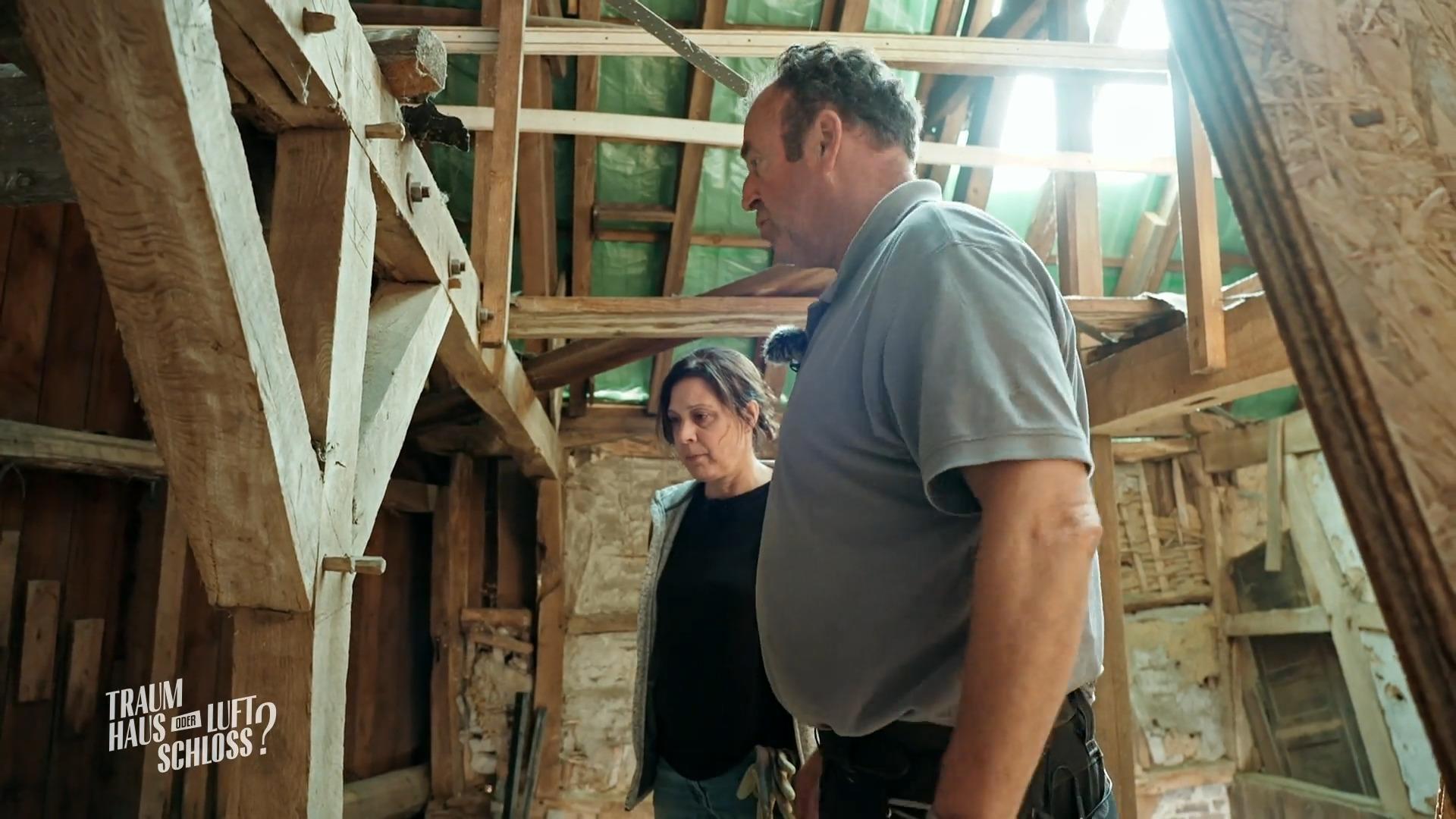 Stefan und Stefanie wollten Scheune einer Burg umbauen