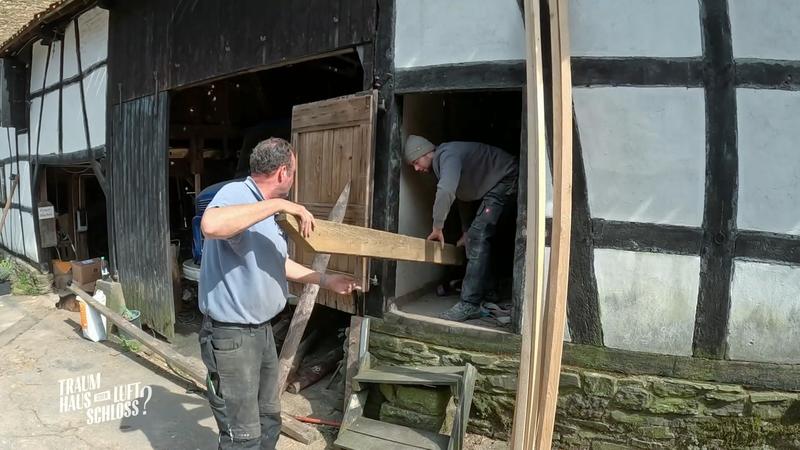 Vater-Sohn-Duo gestaltet alte Scheune um