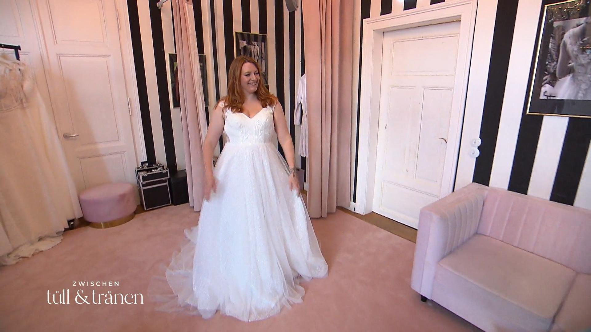 Dieses Kleid ist ihr zu klein