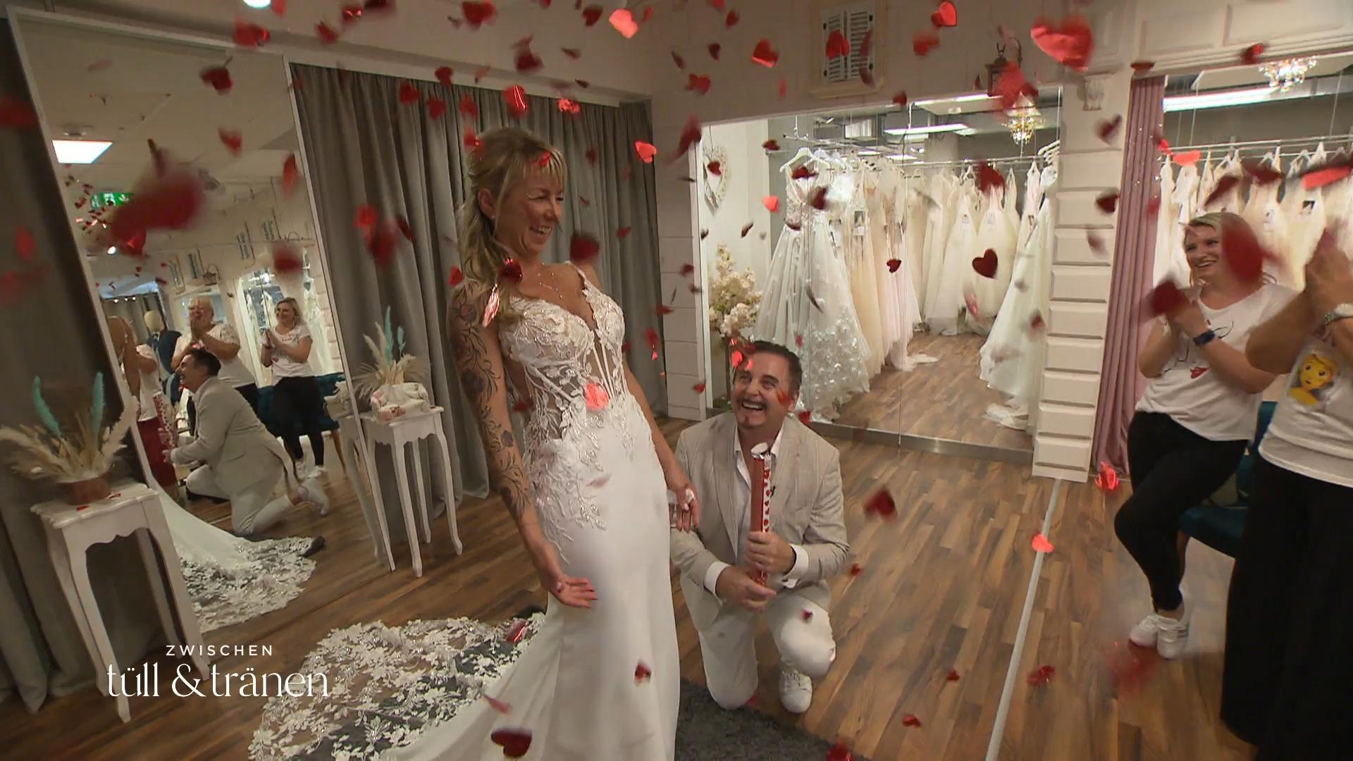Braut Sandra findet ihr Kleid