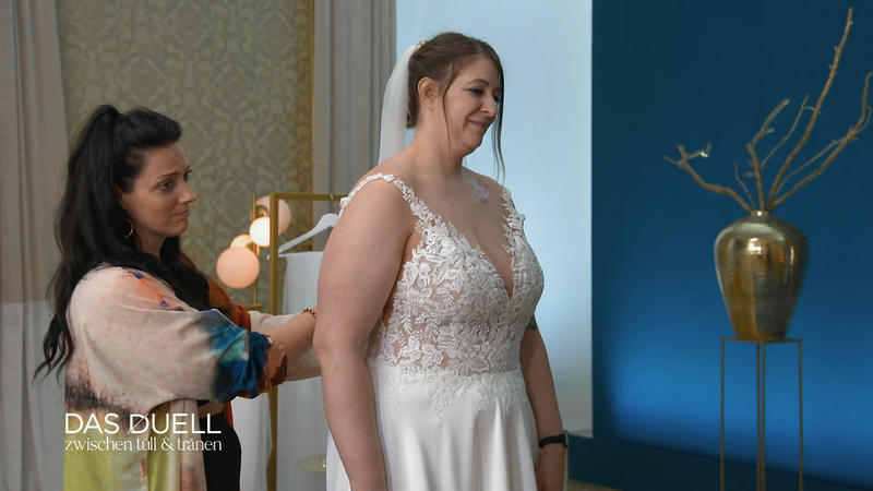 Daniela lehnt das sechste Kleid ab