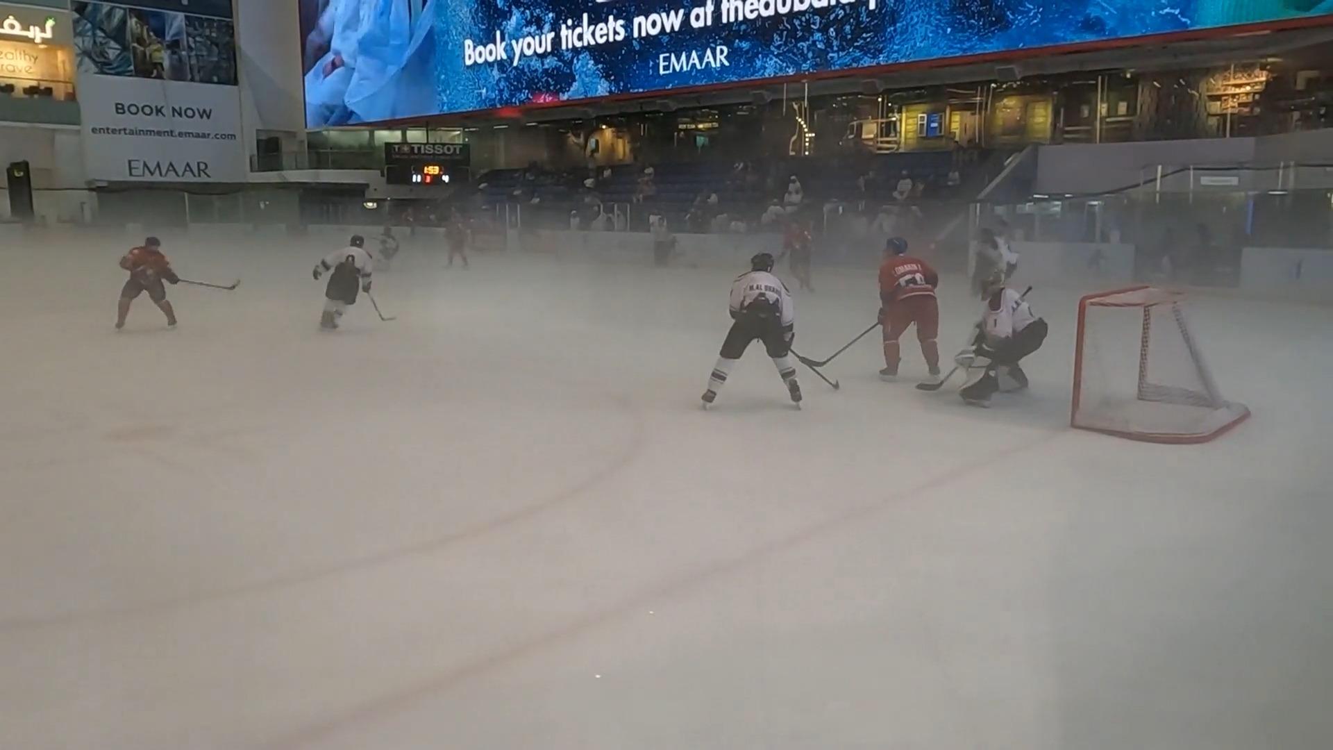 Eishockey bei 40 Grad Außentemperatur
