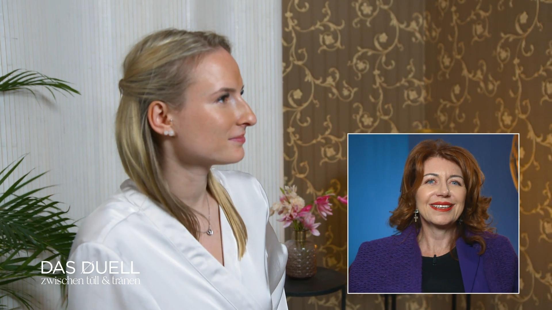 Elaine entscheidet sich erneut für einen Einteiler