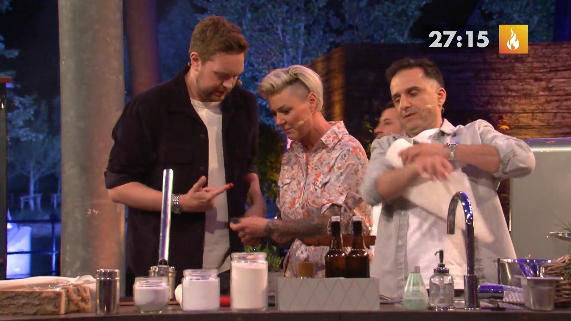 Basti schneidet sich "die halbe Fingerkuppe" ab