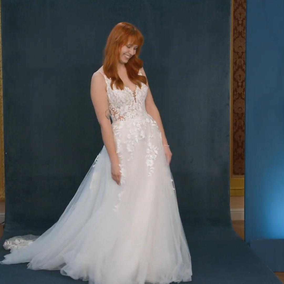 Kleid Nummer eins schlägt ein