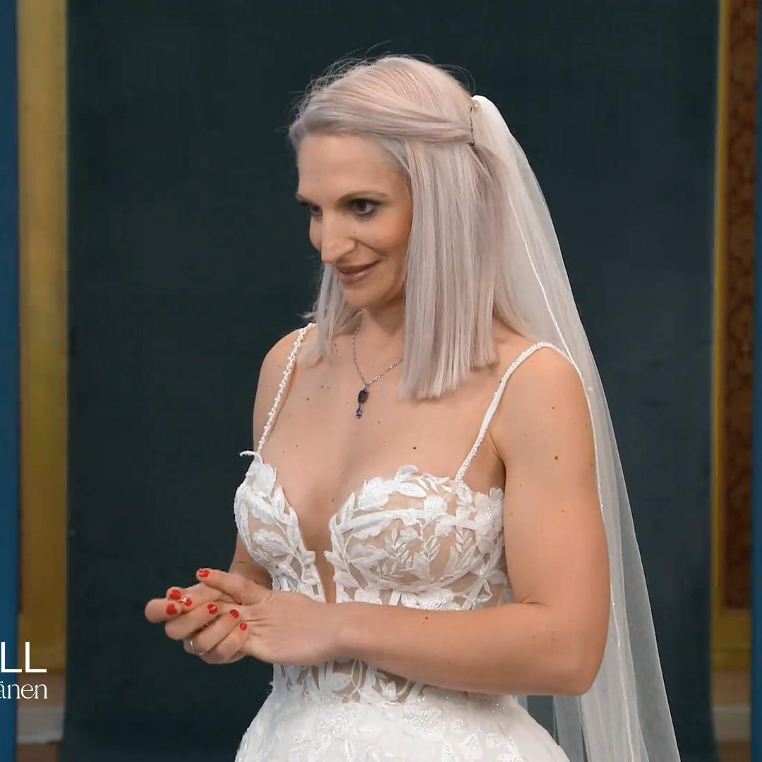 Susal ist von Jowitas letztem Kleid sehr angetan