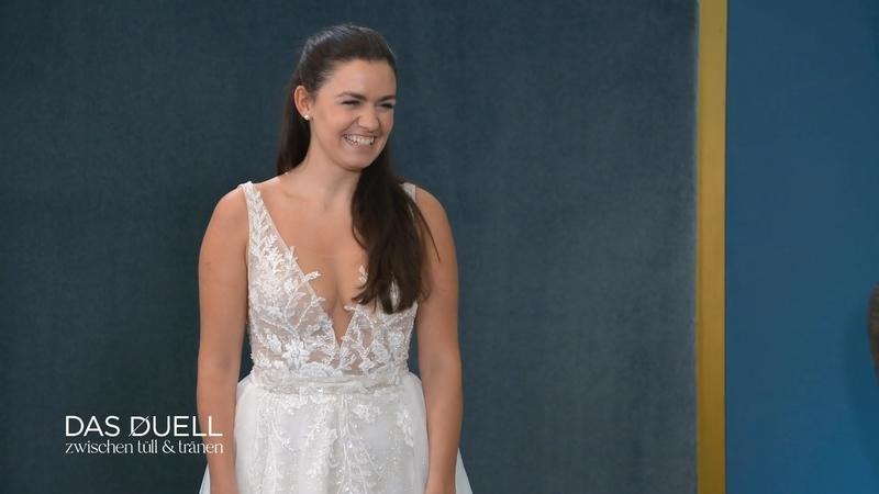 Schirin heiratet in der Robe von Neat und Süley