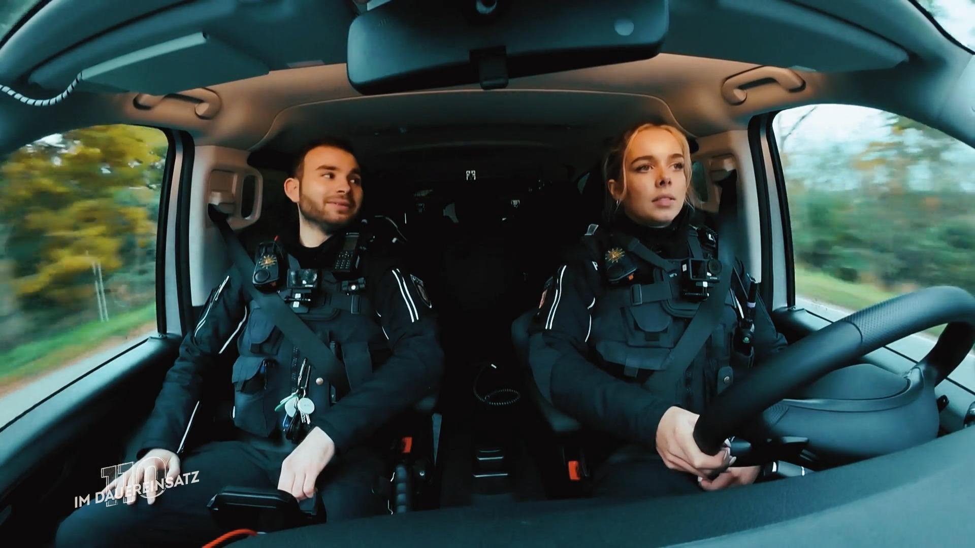 Sarah und Paul werden zu einem Einbruchdiebstahl gerufen