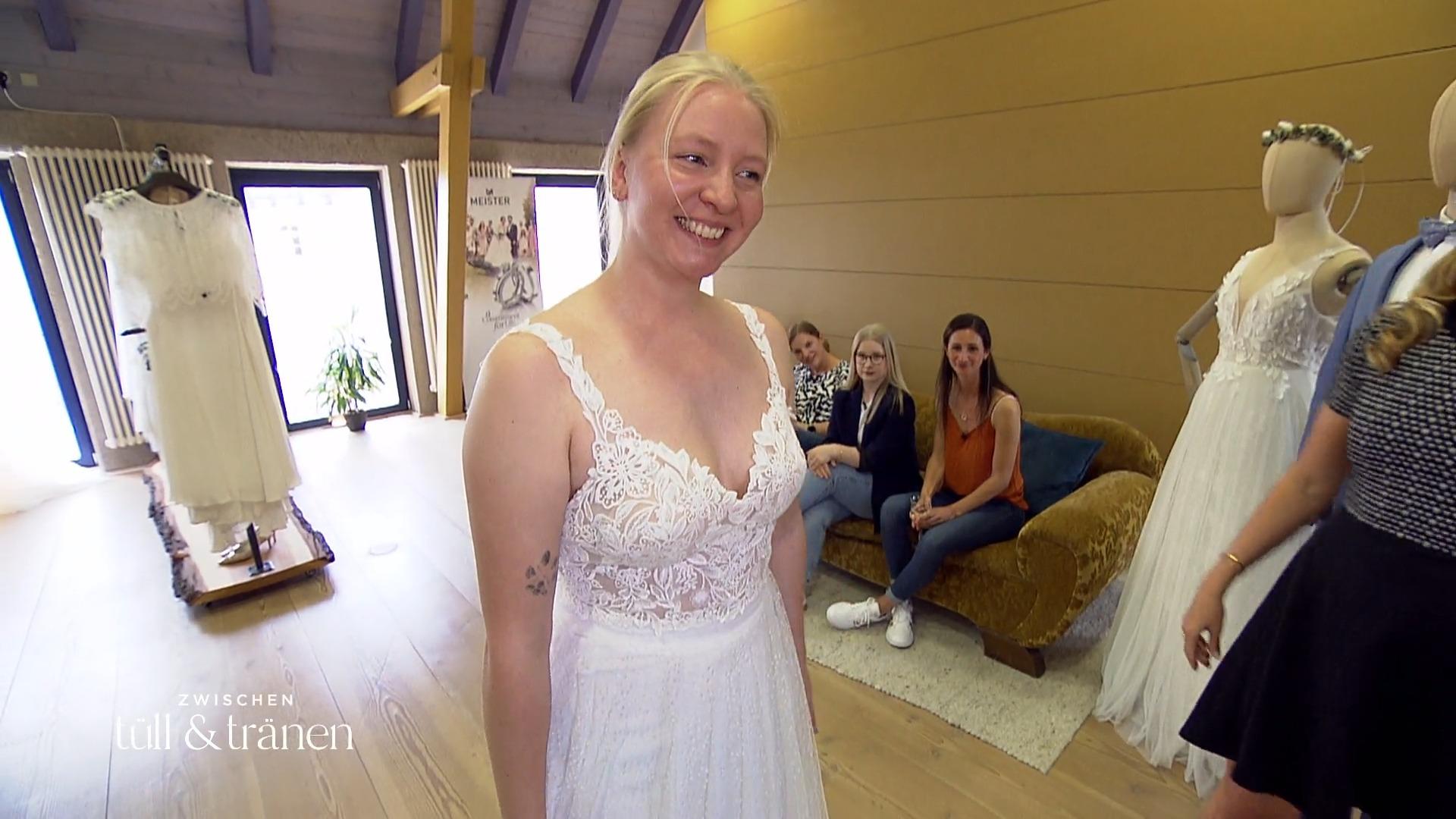 Wird sich Anna für ein klassisches Kleid entscheiden?