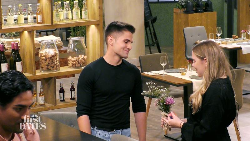 Benni überzeugt mit selbstgepflückten Blumen