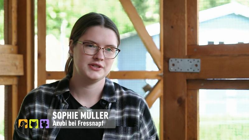Azubi Sophie kümmert sich um die Langohren