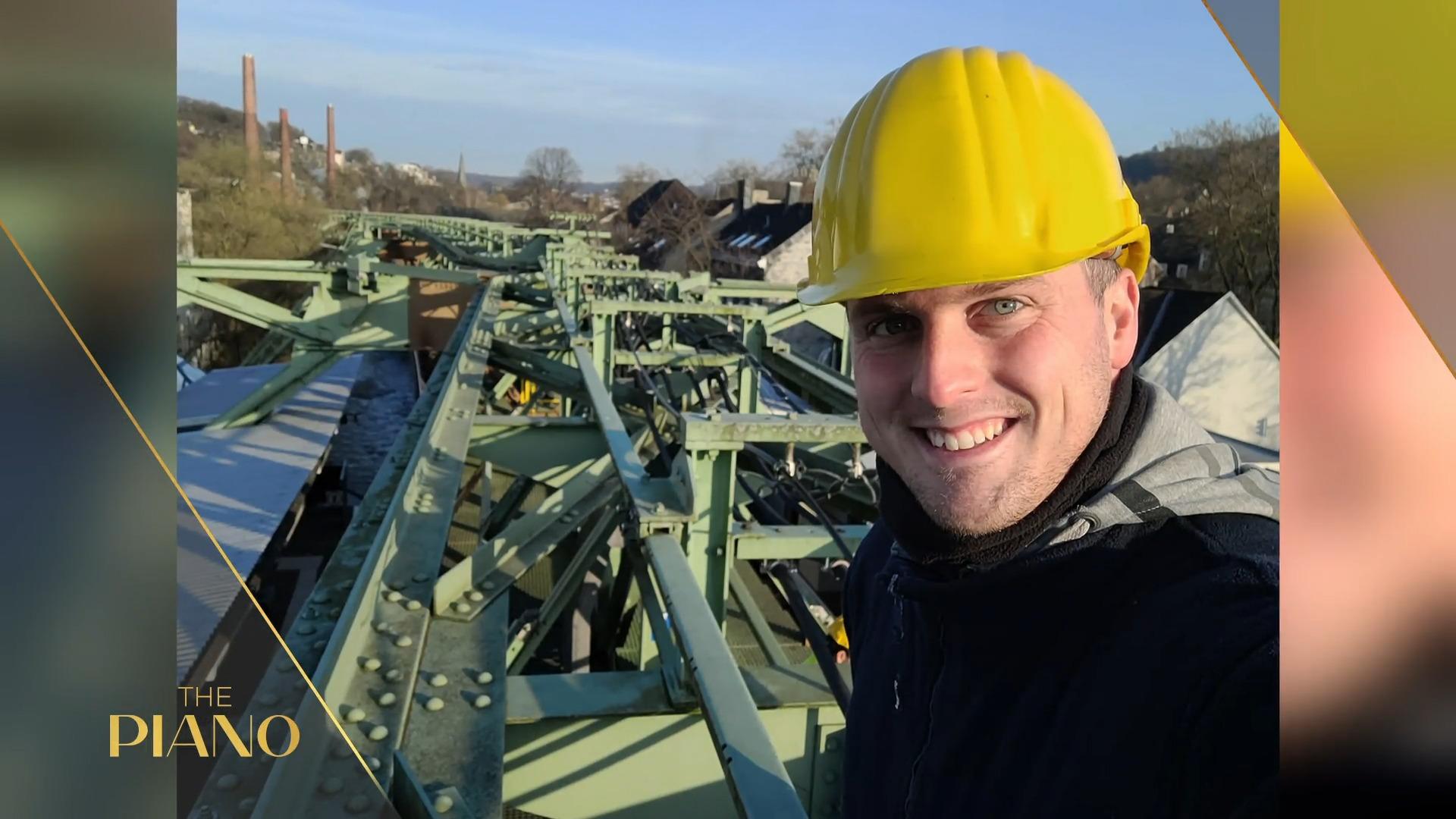 Wuppertaler Schwebebahn meets Klavierklänge:
