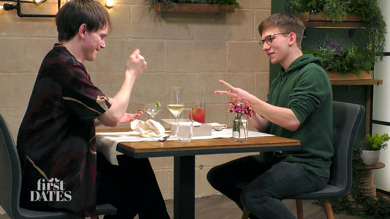 Sie knobeln darum, wer die Rechnung zahlt