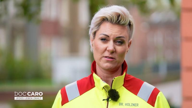 Doc Caro eilt zu einem Patienten