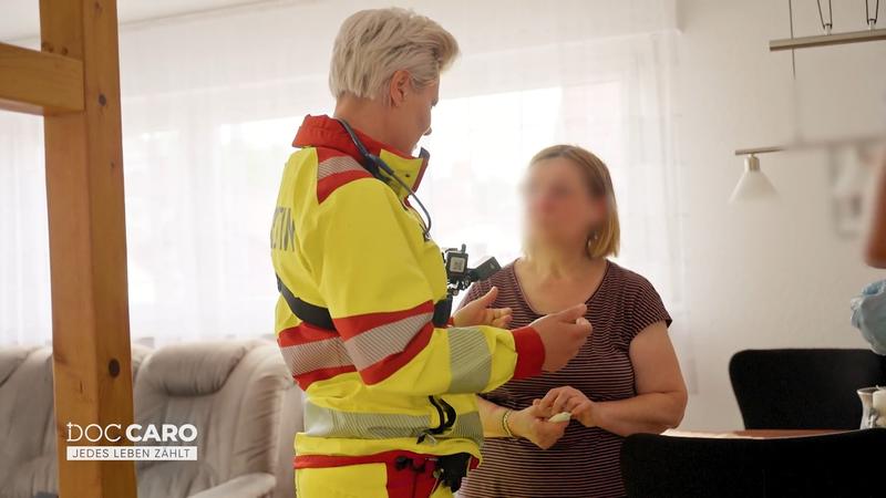 Doc Caro unterstützt die überforderte Ehefrau