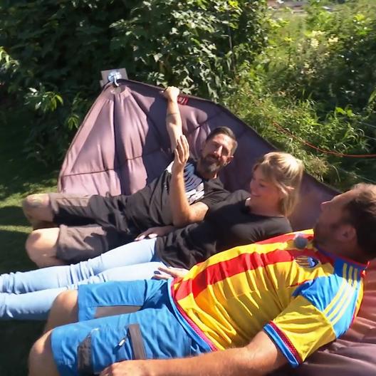 Gartenbesitzer Vicky und Ulf möchten ihren Garten gerne nutzen.