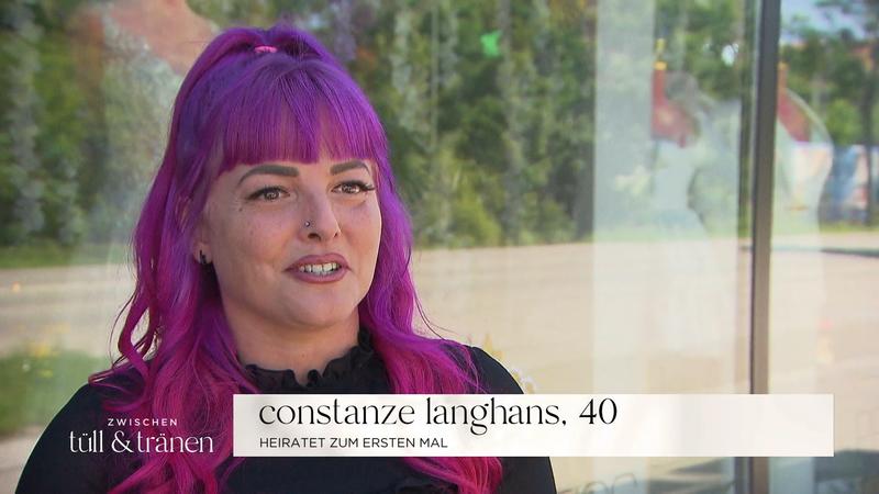 Constanze kommt mit einem Wunsch