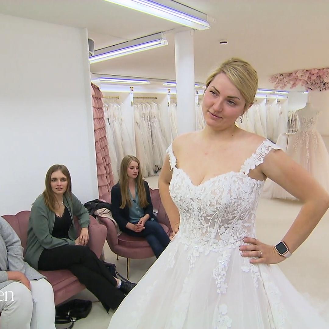 Ist ausgerechnet dies Larissas Traumkleid?