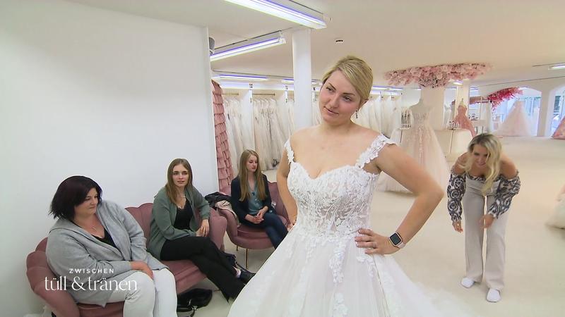 Ist ausgerechnet dies Larissas Traumkleid?