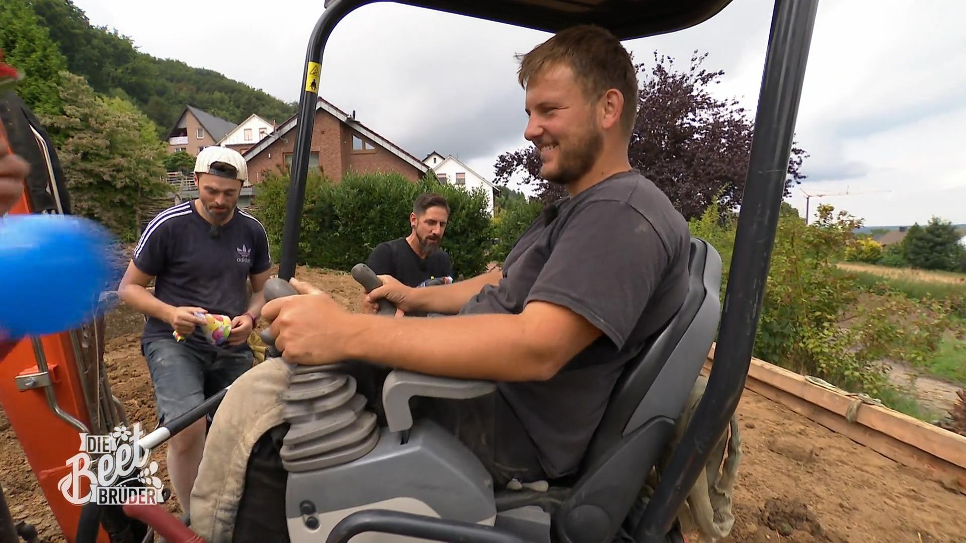 Ein Ständchen für den Baggerfahrer!
