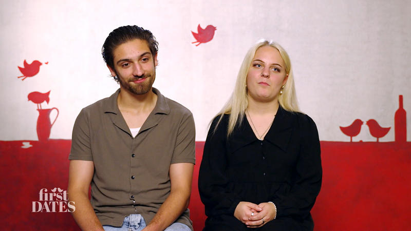 Beim Essen spaltet sich die Meinung von Pia und Memo