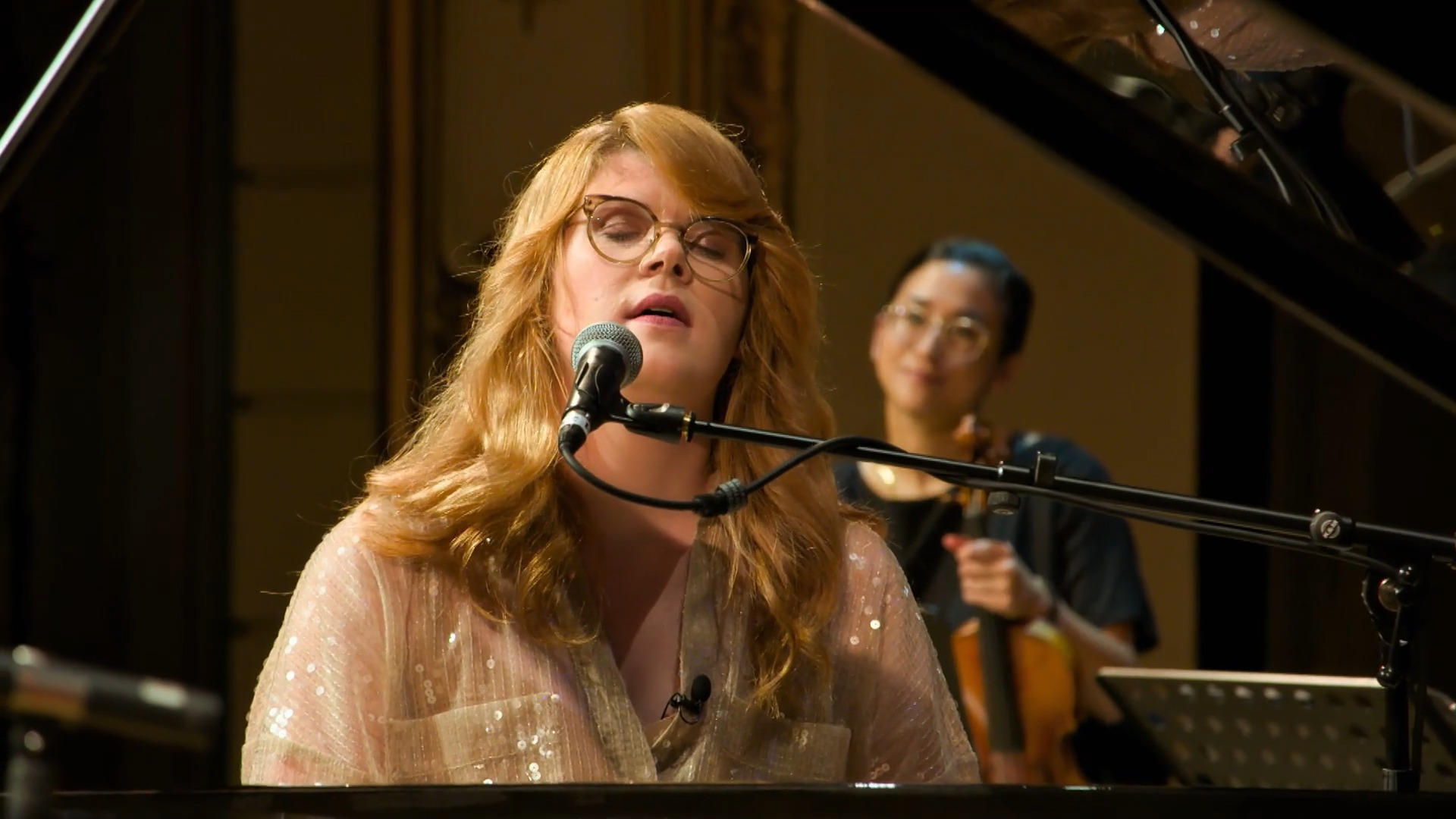 Lauras Auftritt ist eine emotionale Achterbahnfahrt