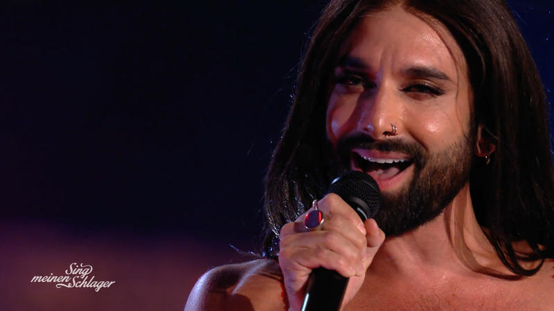 Pure Gänsehaut! Conchita Wurst singt "Er gehört zu mir"